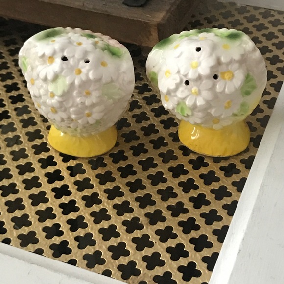 Ironstone Cat Salt and Pepper Shakers - Picture 2 of 3